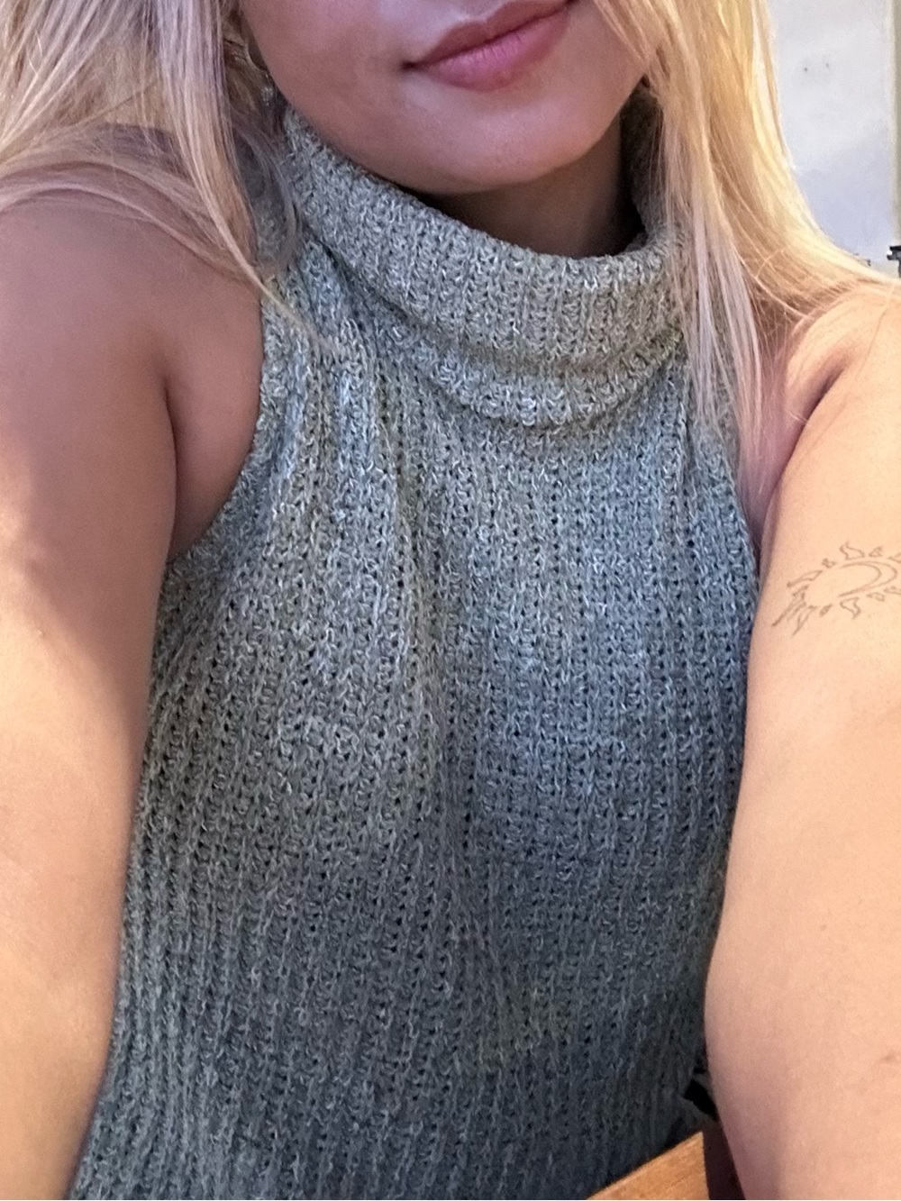 Sleeveless Turtleneck Sweater Tank - Green S